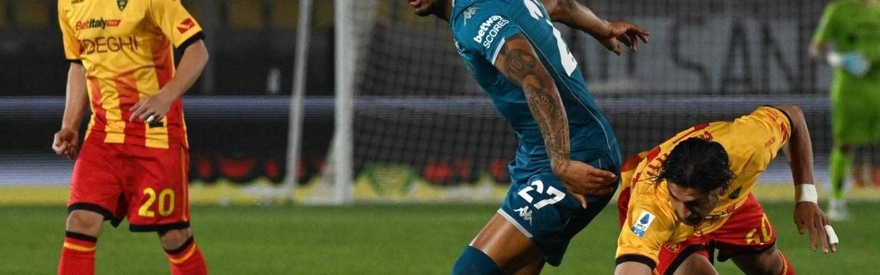 意甲保级大战：佛罗伦萨遭莱切1-1逼平，最新积分榜揭晓