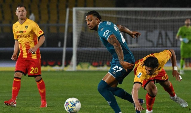 意甲保级大战：佛罗伦萨遭莱切1-1逼平，最新积分榜揭晓