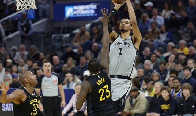 文班亚马26+9福克斯27+8 马刺擒勇士6连胜