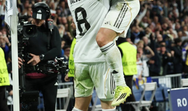 惊天决定！瓜迪奥拉欧冠关键战前突赐曼城将士一天假期，是心理战还是另有玄机？