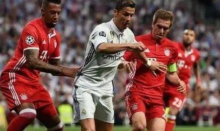 欧冠历史上，相遇次数最多的两队是皇马拜仁，28次——那么世界杯历史上，哪两个球队相遇最多