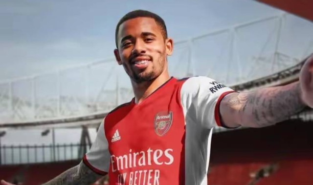 阿森纳争冠路遇红灯！阿尔特塔保守酿苦果，枪手或重蹈覆辙四大皆空