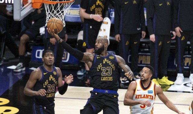 詹姆斯31+9+10东契奇27+12 湖人胜老鹰止3连败