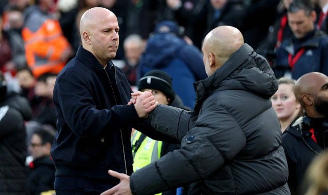 利物浦主帅遭遇争议：7轮仅1胜仍大笑，索博染红引发不满